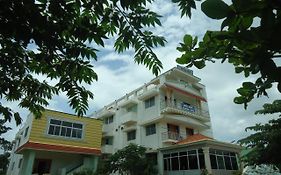 Aruvi Hotel